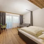 Ξενοδοχείο Moser 4*